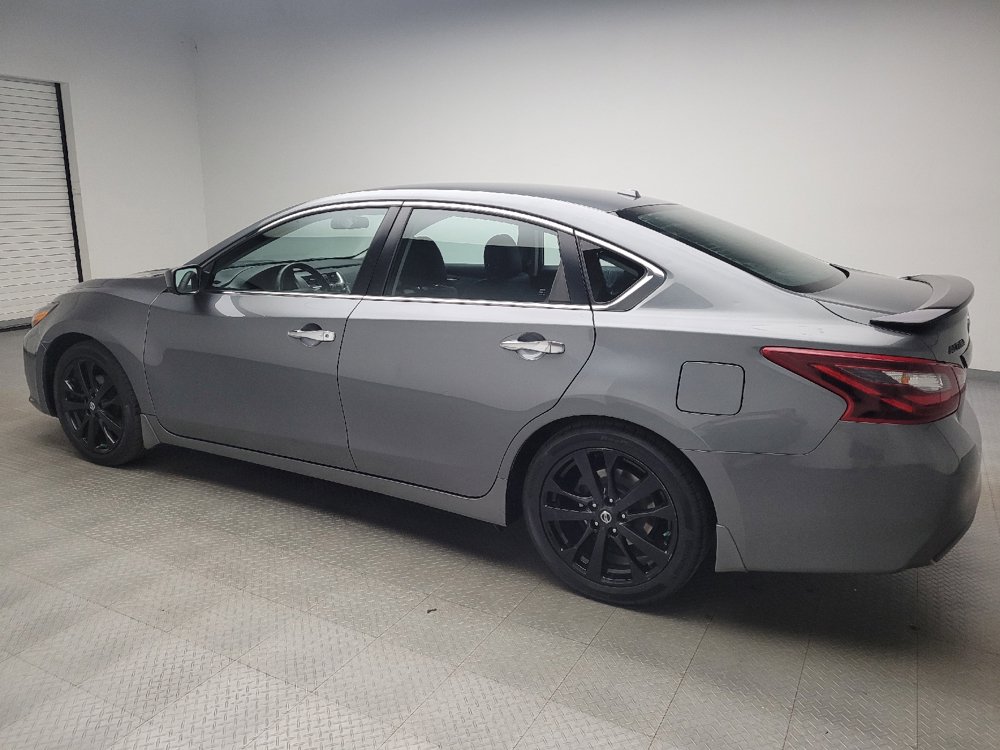 Used 2018 Nissan Altima 2.5 SR w/ SR Midnight Edition FWD image 3