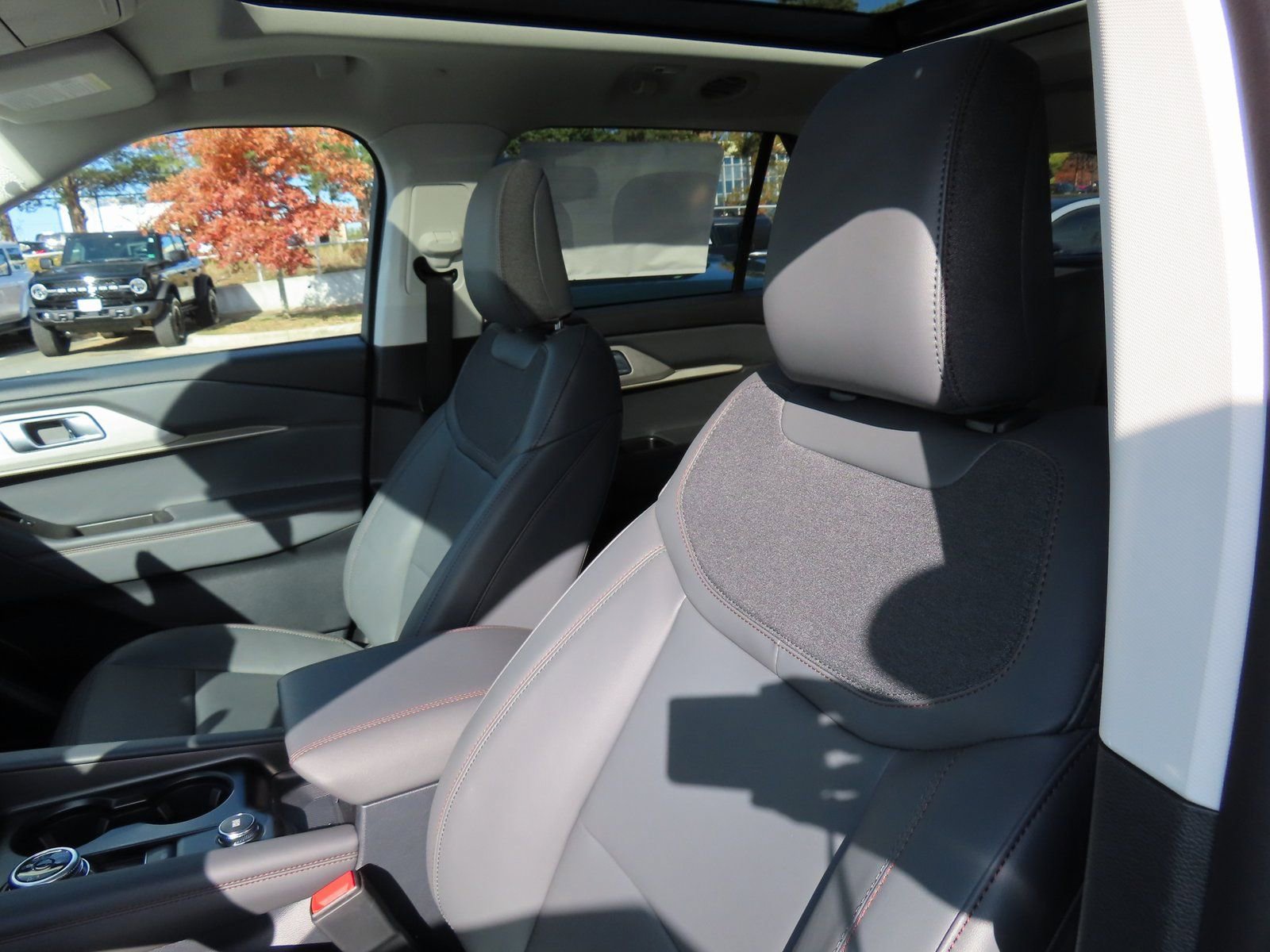 New 2026 Ford Explorer Active w/ Active Comfort Package image 14