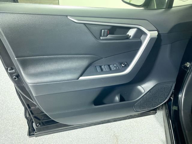 Used 2021 Toyota RAV4 LE image 19