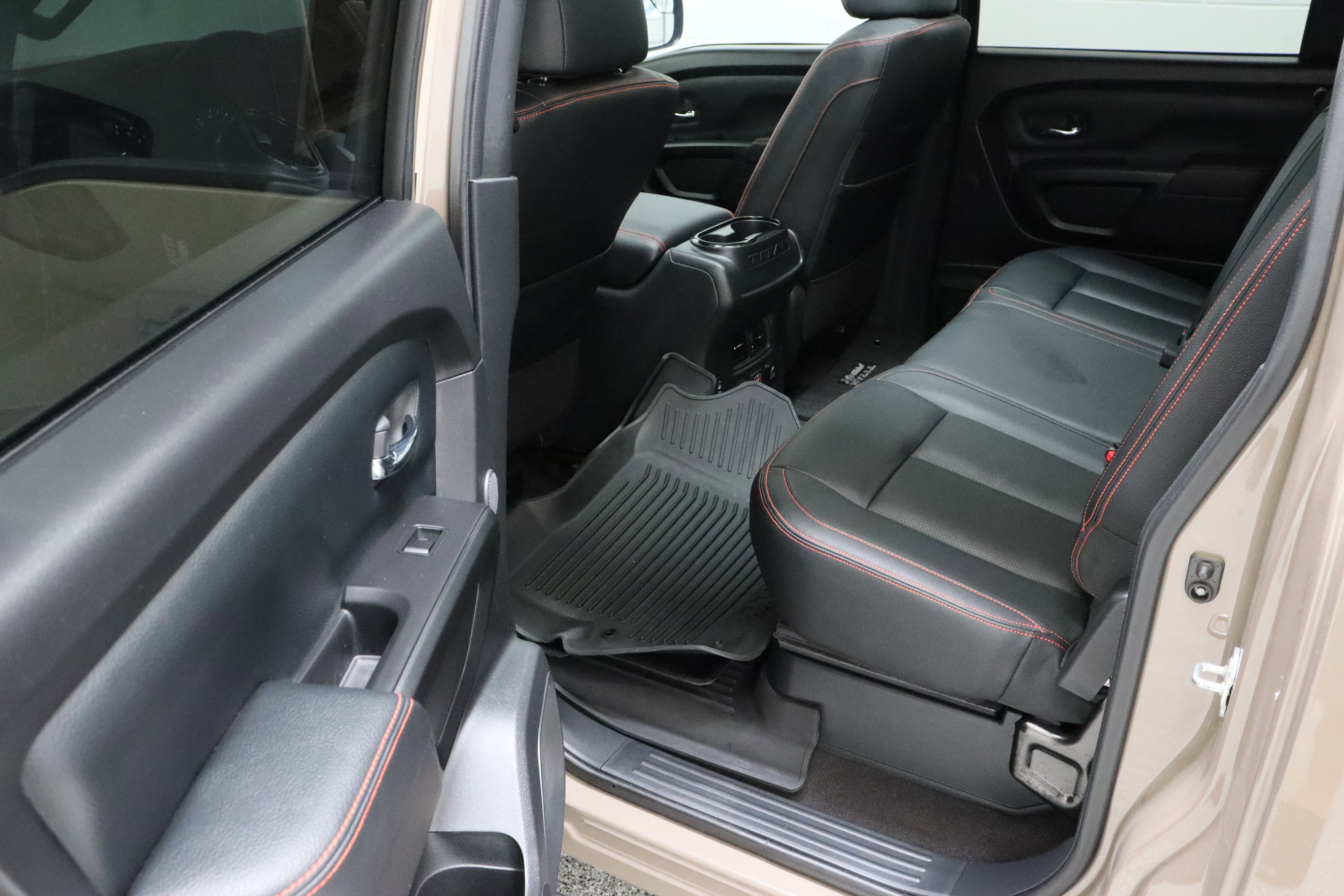 Used 2022 Nissan Titan PRO-4X w/ Pro-4x Convenience Package image 30