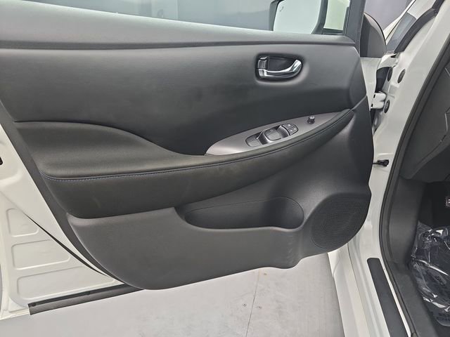 Used 2024 Nissan Leaf S image 23