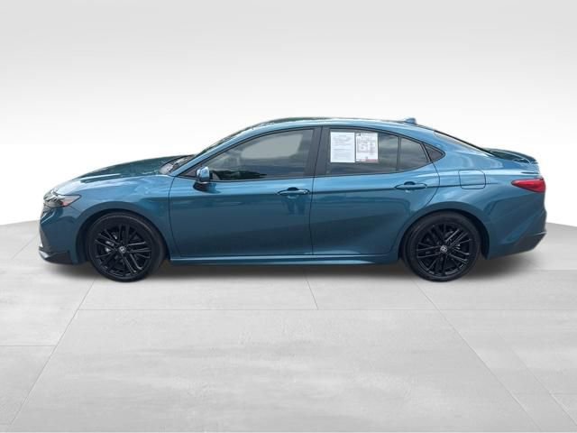 Used 2025 Toyota Camry SE FWD image 2