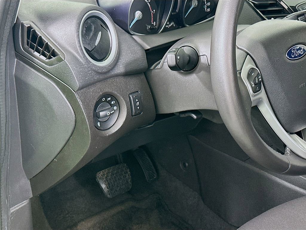 Used 2014 Ford Fiesta SE w/ Equipment Group 201A image 10