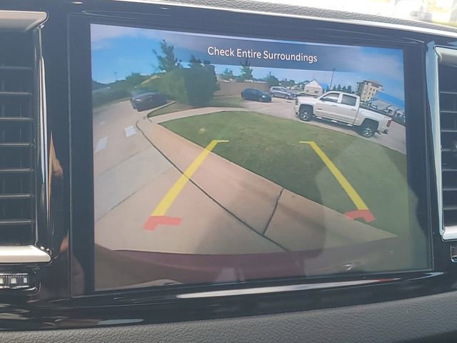 Used 2025 Chrysler Pacifica Select image 22