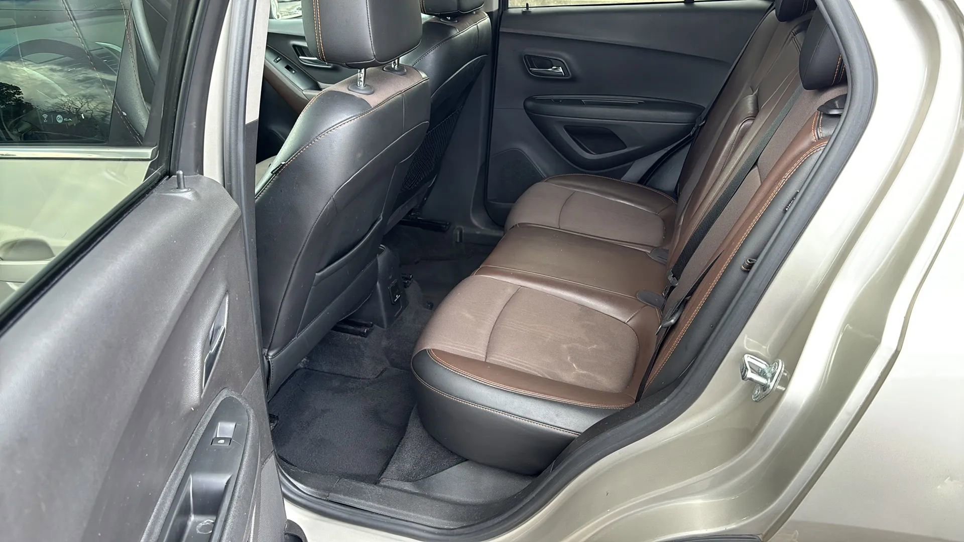 Used 2016 Chevrolet Trax LT w/ LT Convenience Package FWD image 12