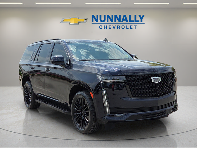Used 2022 Cadillac Escalade Luxury w/ LPO, Illumination Package AWD/4WD image 7