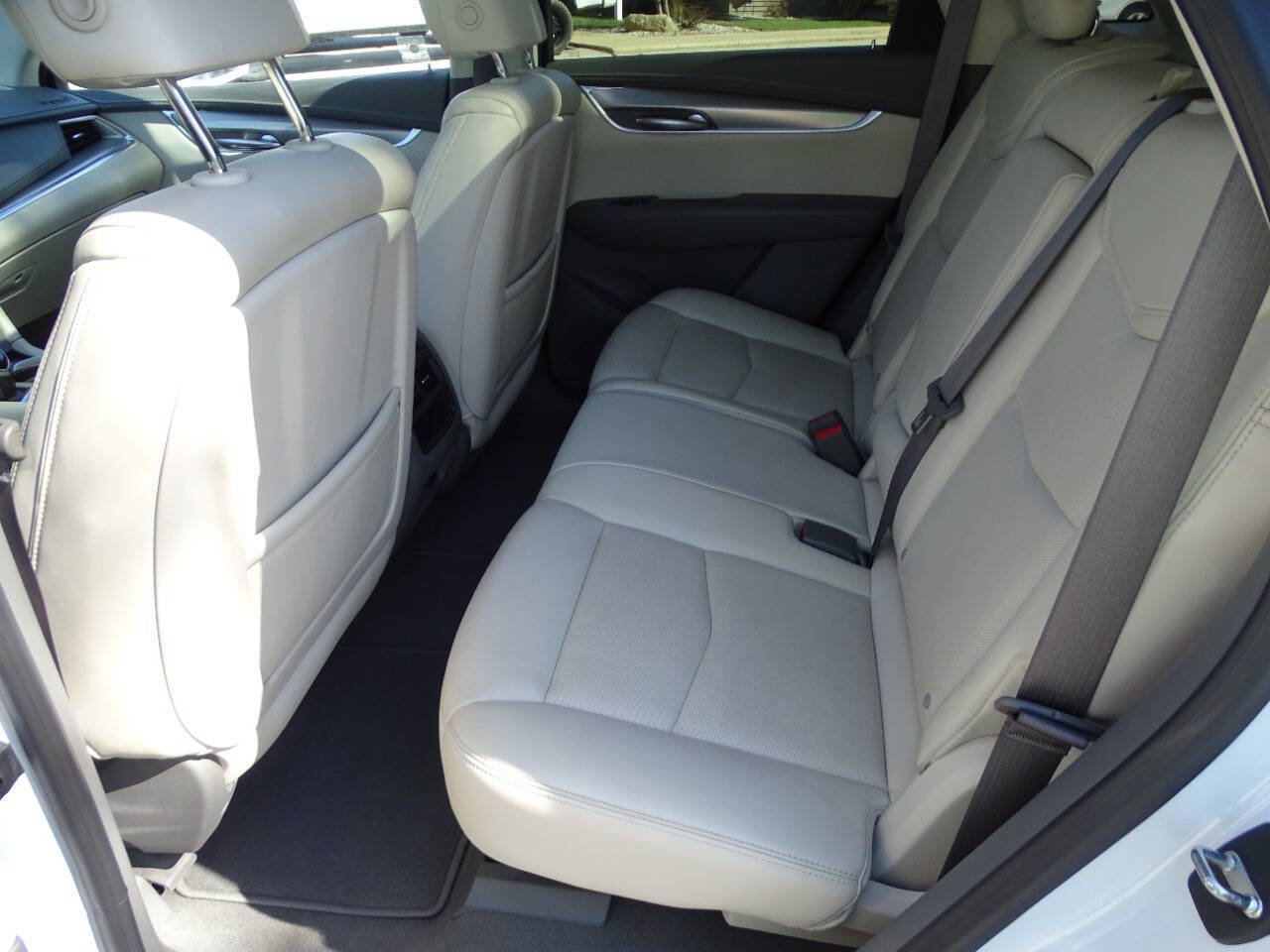 Used 2017 Cadillac XT5 Luxury image 34