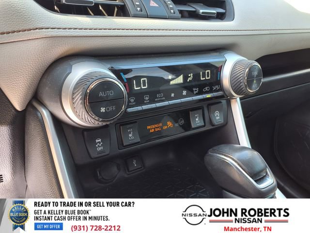 Used 2022 Toyota RAV4 XLE Premium image 28