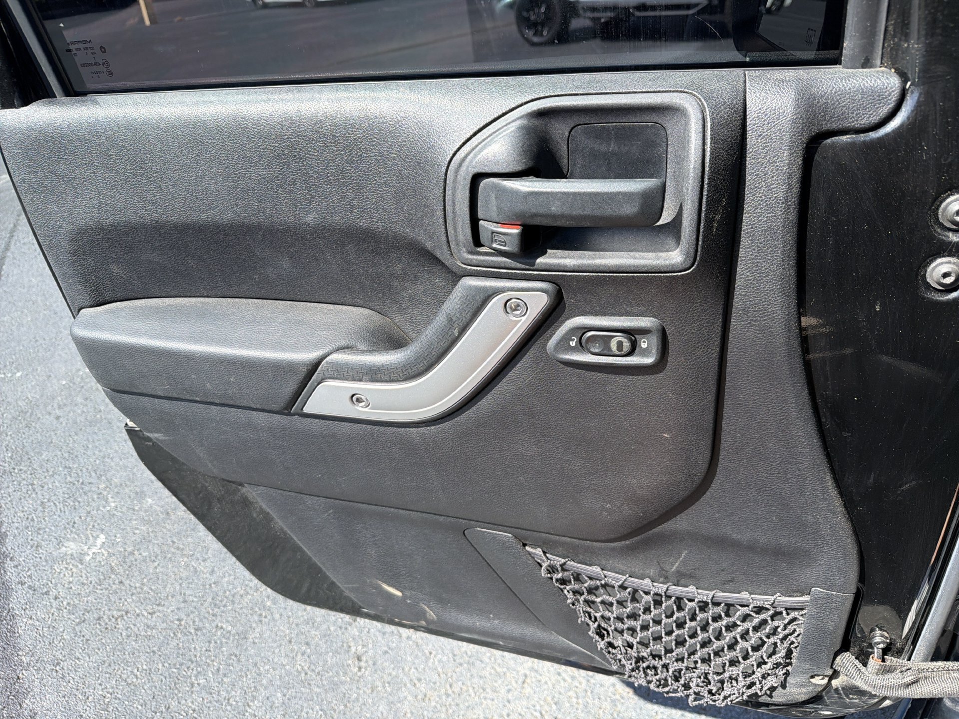 Used 2015 Jeep Wrangler Unlimited Sahara w/ Connectivity Group AWD/4WD image 7