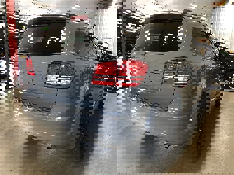 Used 2020 Dodge Journey SE w/ Blacktop Package image 6