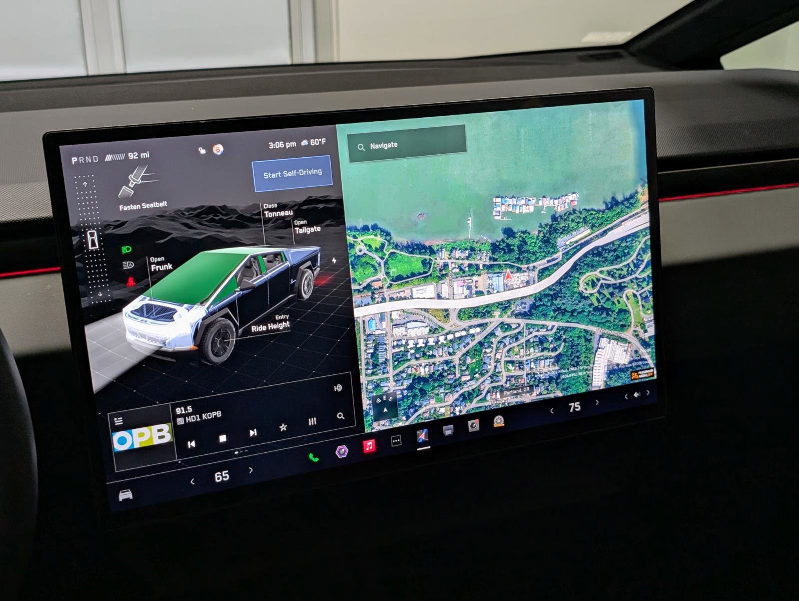 Used 2025 Tesla Cybertruck AWD Crew Cab image 37