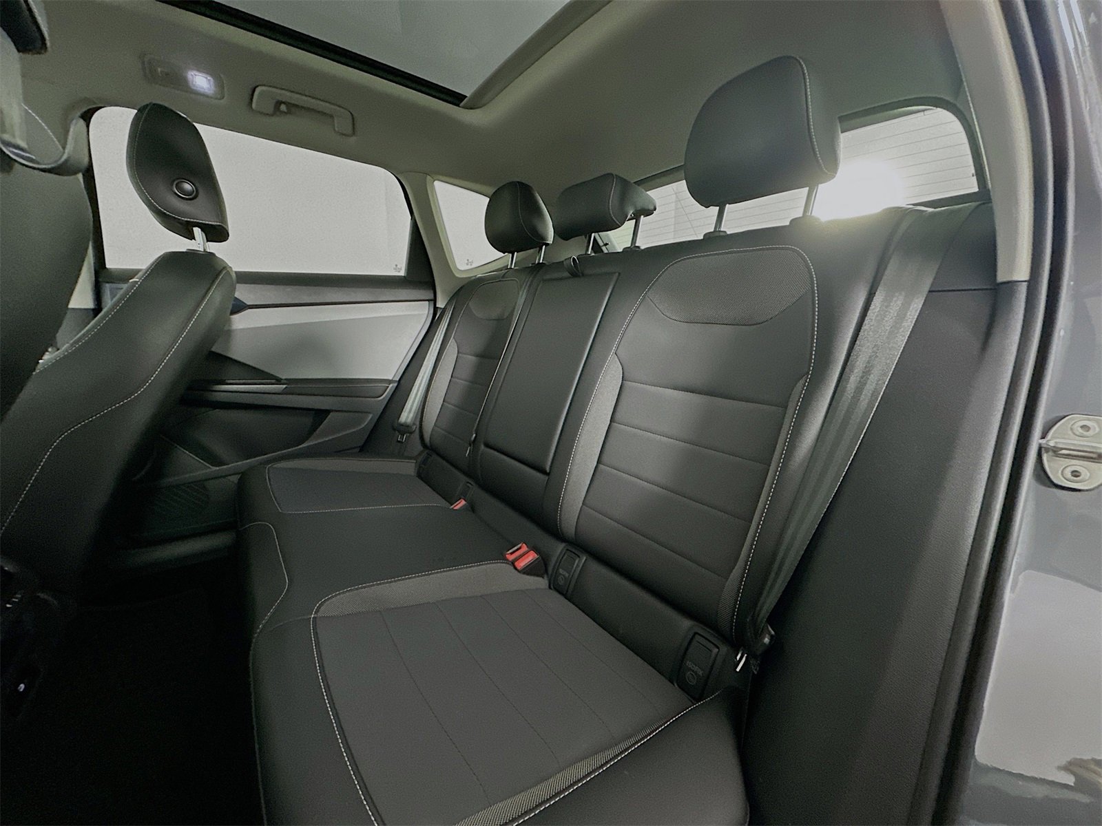 Used 2024 Volkswagen Taos SE w/ Panoramic Sunroof Package image 25