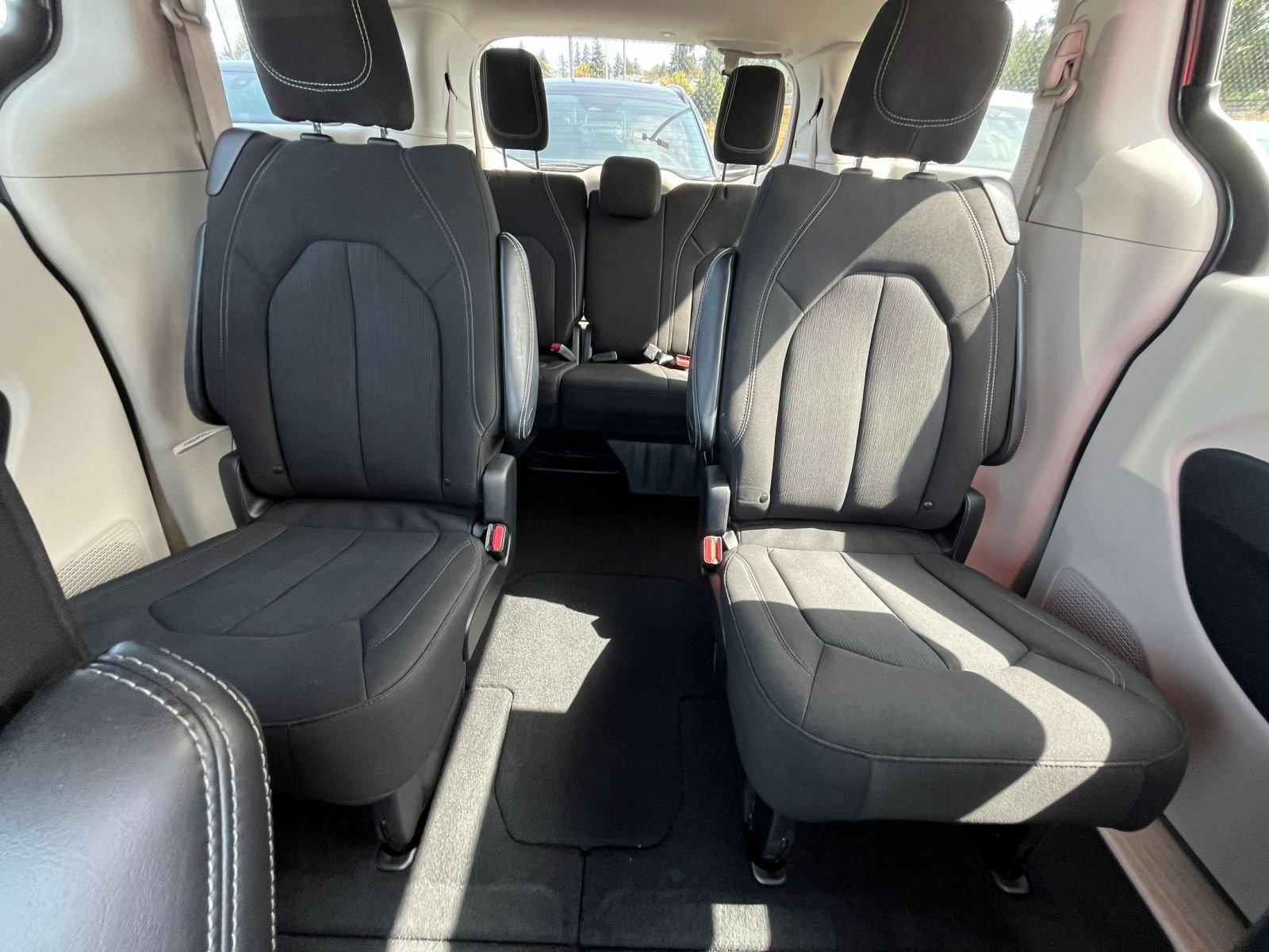 Used 2023 Chrysler Voyager LX FWD image 40