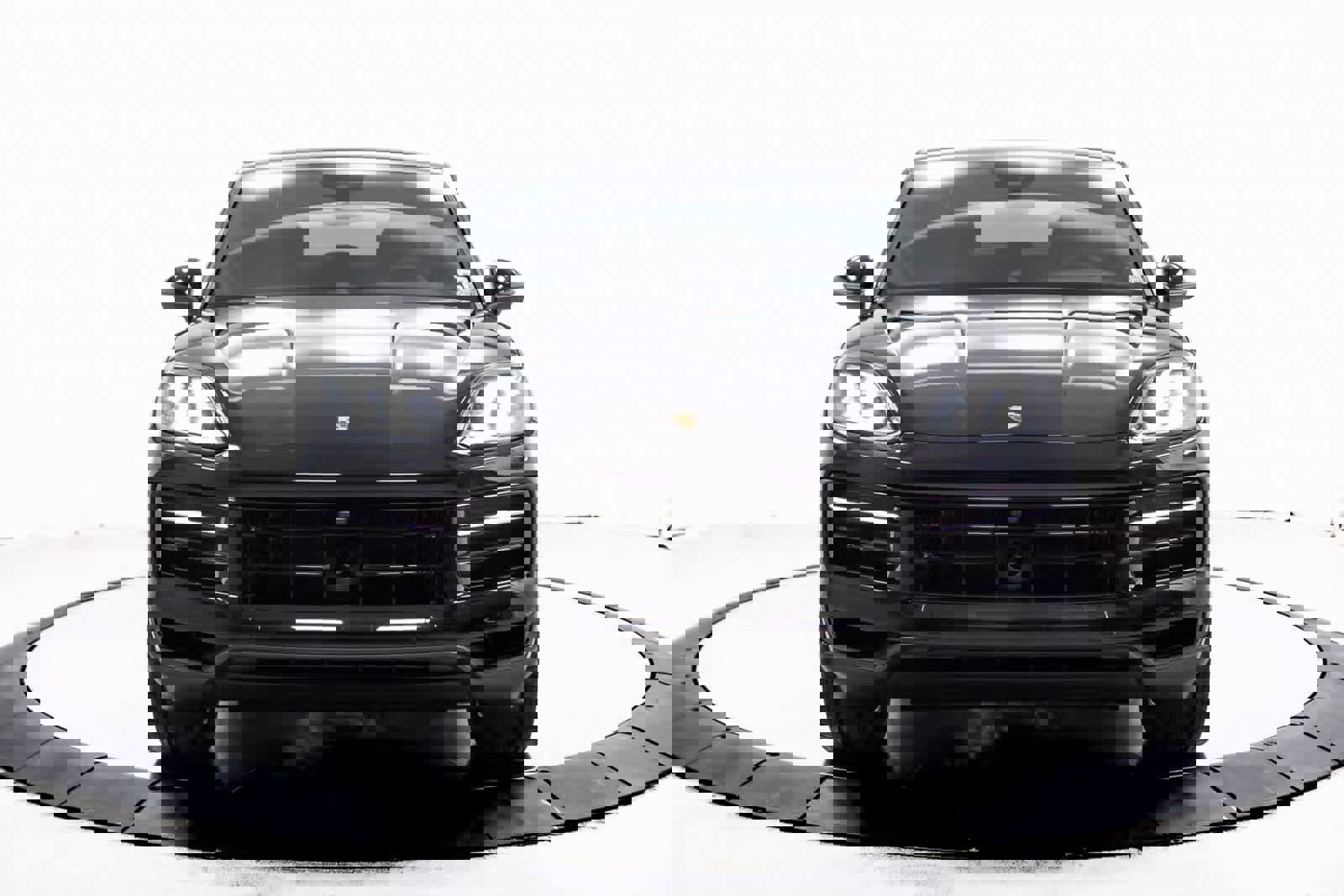 Certified 2025 Porsche Cayenne Coupe image 10