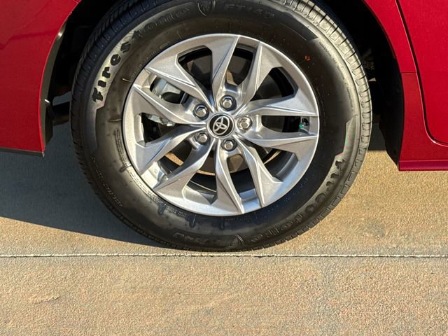 Used 2026 Toyota Sienna XLE FWD image 8