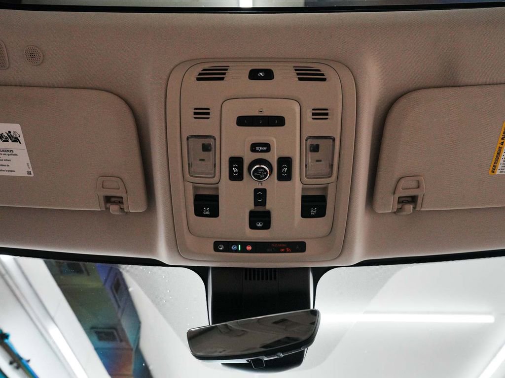 Used 2024 GMC Yukon XL Denali w/ Advanced Technology Package image 40