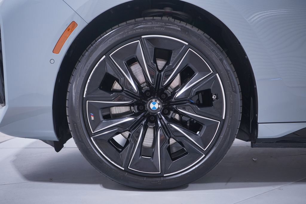 Used 2025 BMW i7 eDrive50 w/ M Sport Package image 2