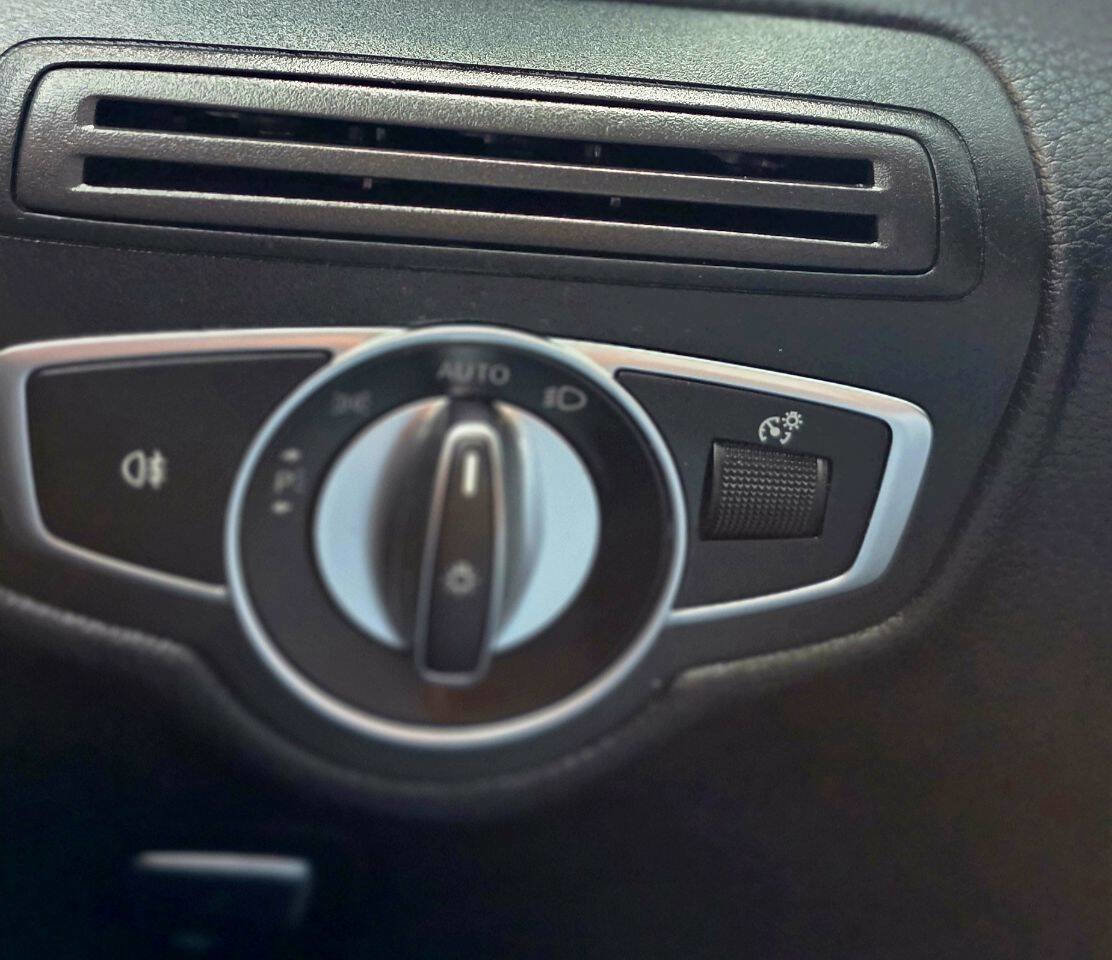 Used 2019 Mercedes-Benz GLC 300 w/ Premium Package image 21