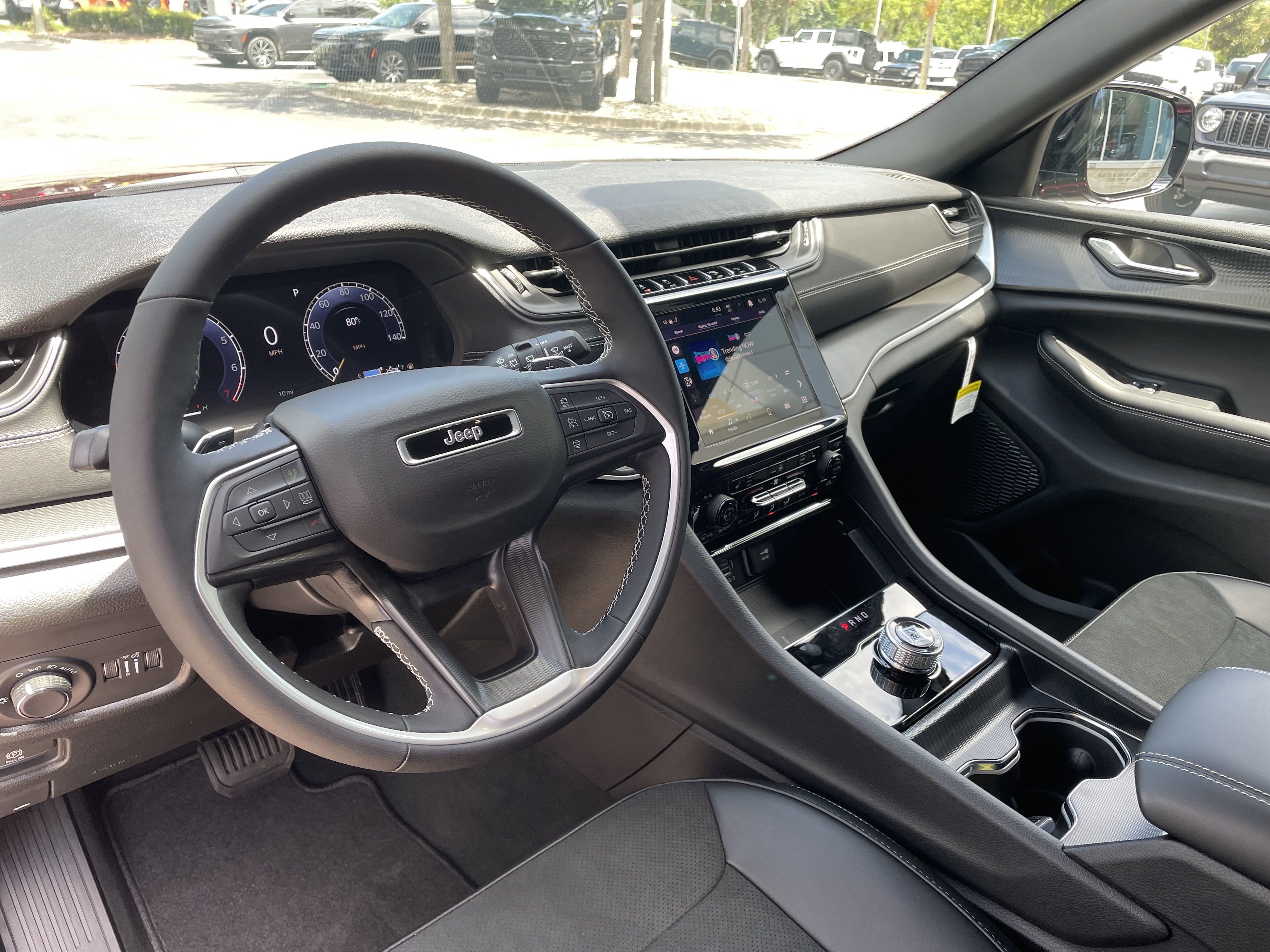 New 2025 Jeep Grand Cherokee L Altitude image 15