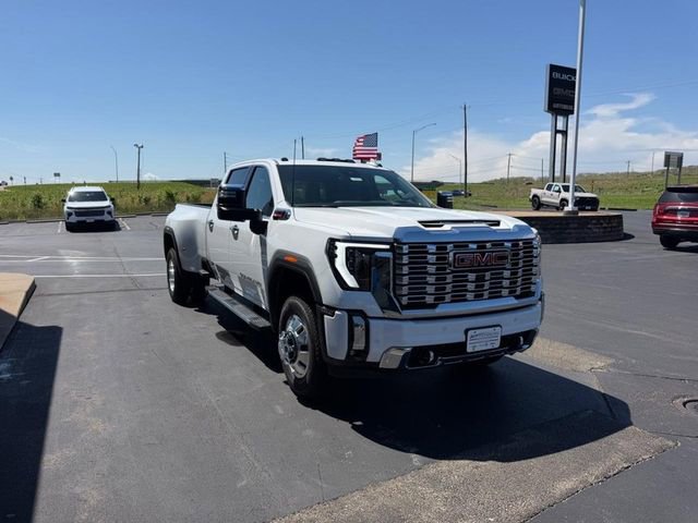 New 2026 GMC Sierra 3500 Denali w/ Denali Reserve Package AWD/4WD image 4