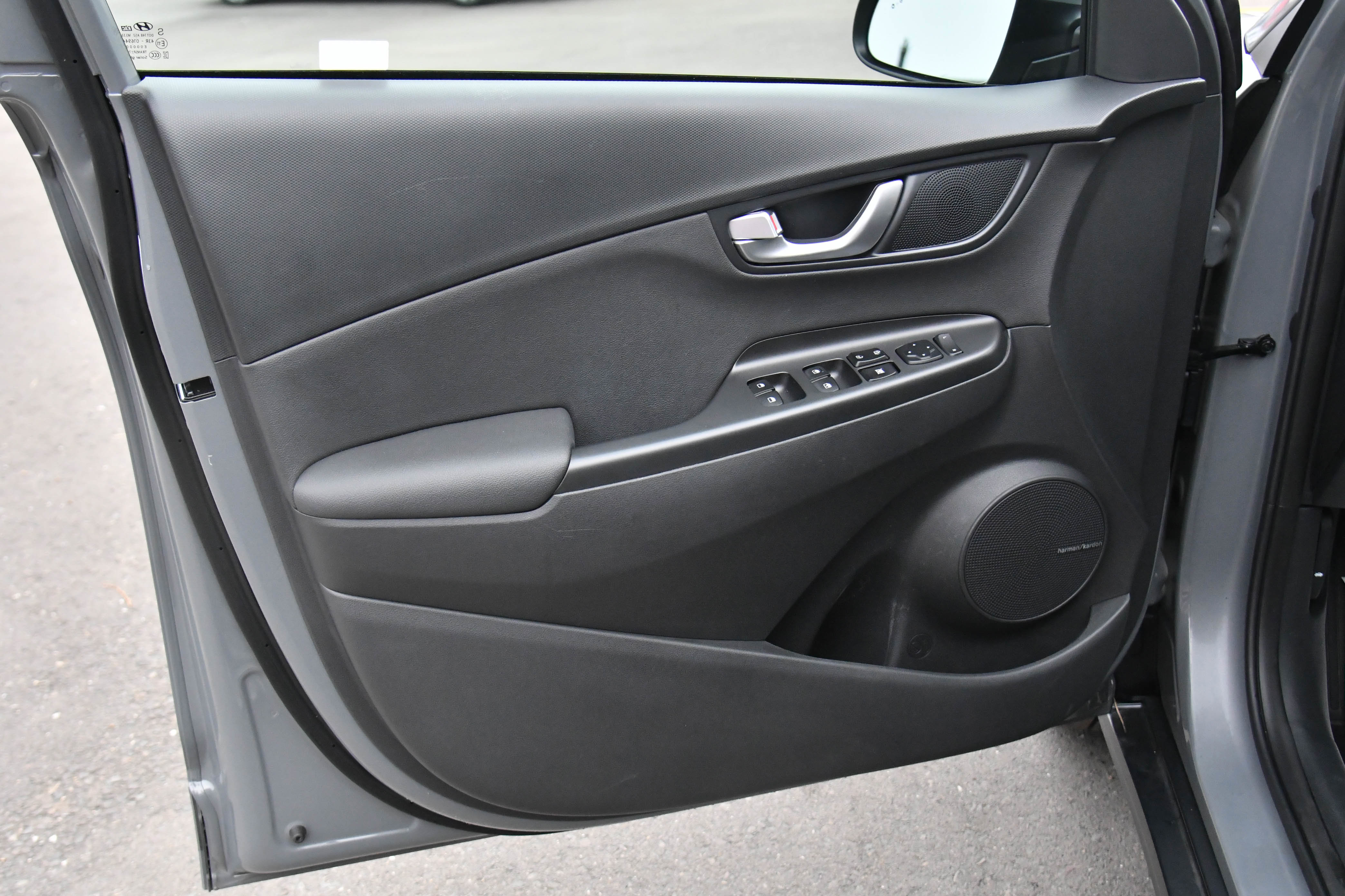 Used 2023 Hyundai Kona Limited image 14