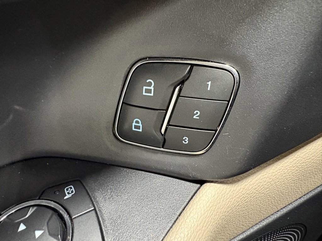 Used 2022 Ford Expedition Limited image 19