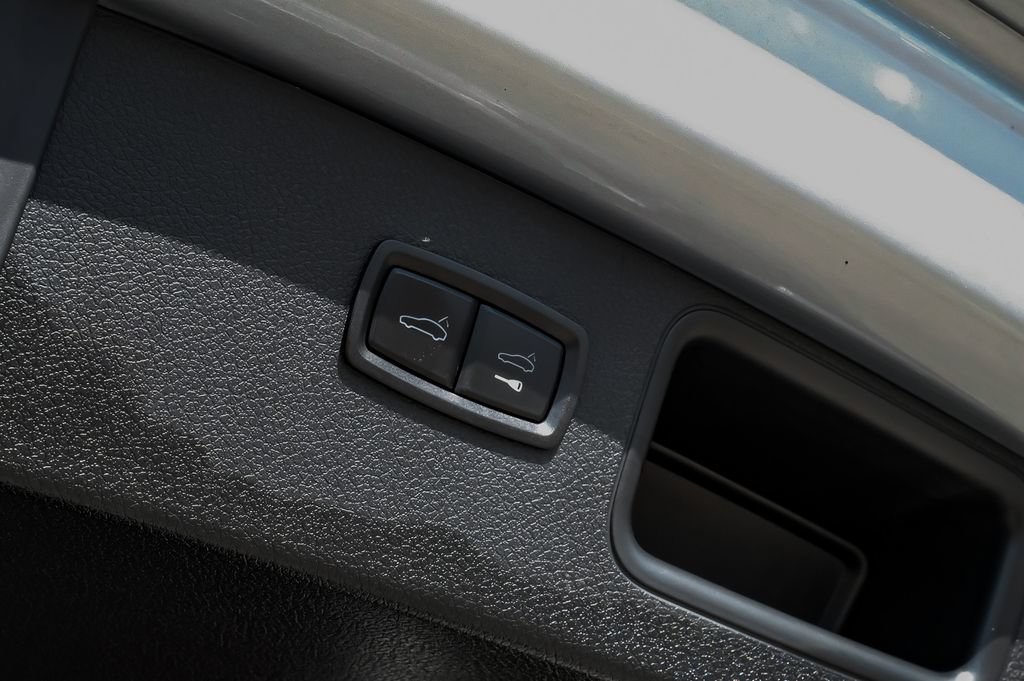 Used 2024 Porsche Macan AWD/4WD image 61