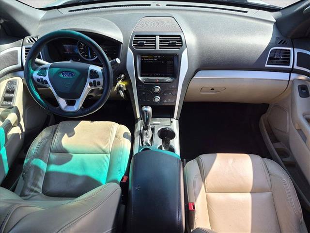 Used 2015 Ford Explorer XLT w/ Equipment Group 202B FWD image 16
