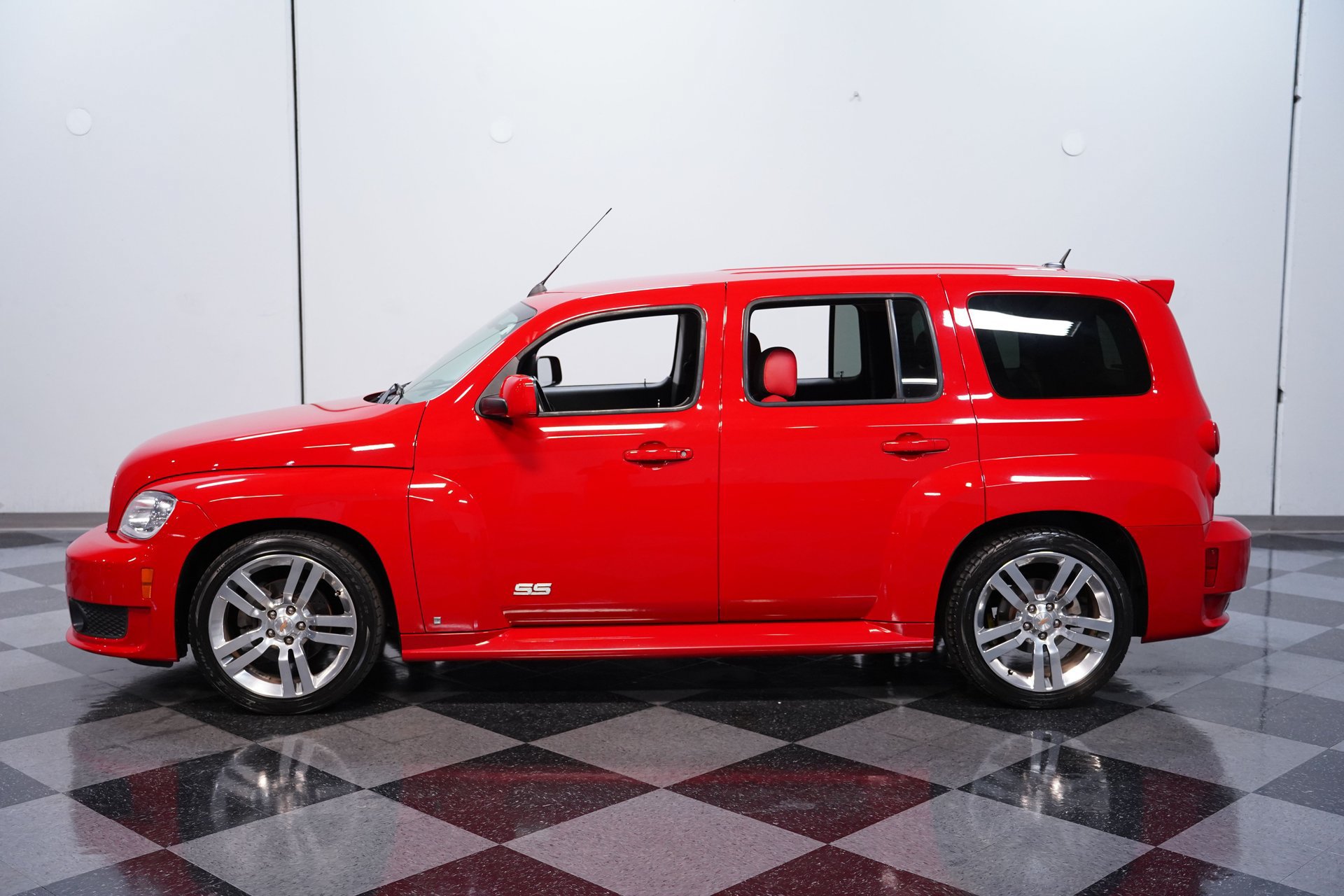 Used 2008 Chevrolet HHR SS FWD image 2