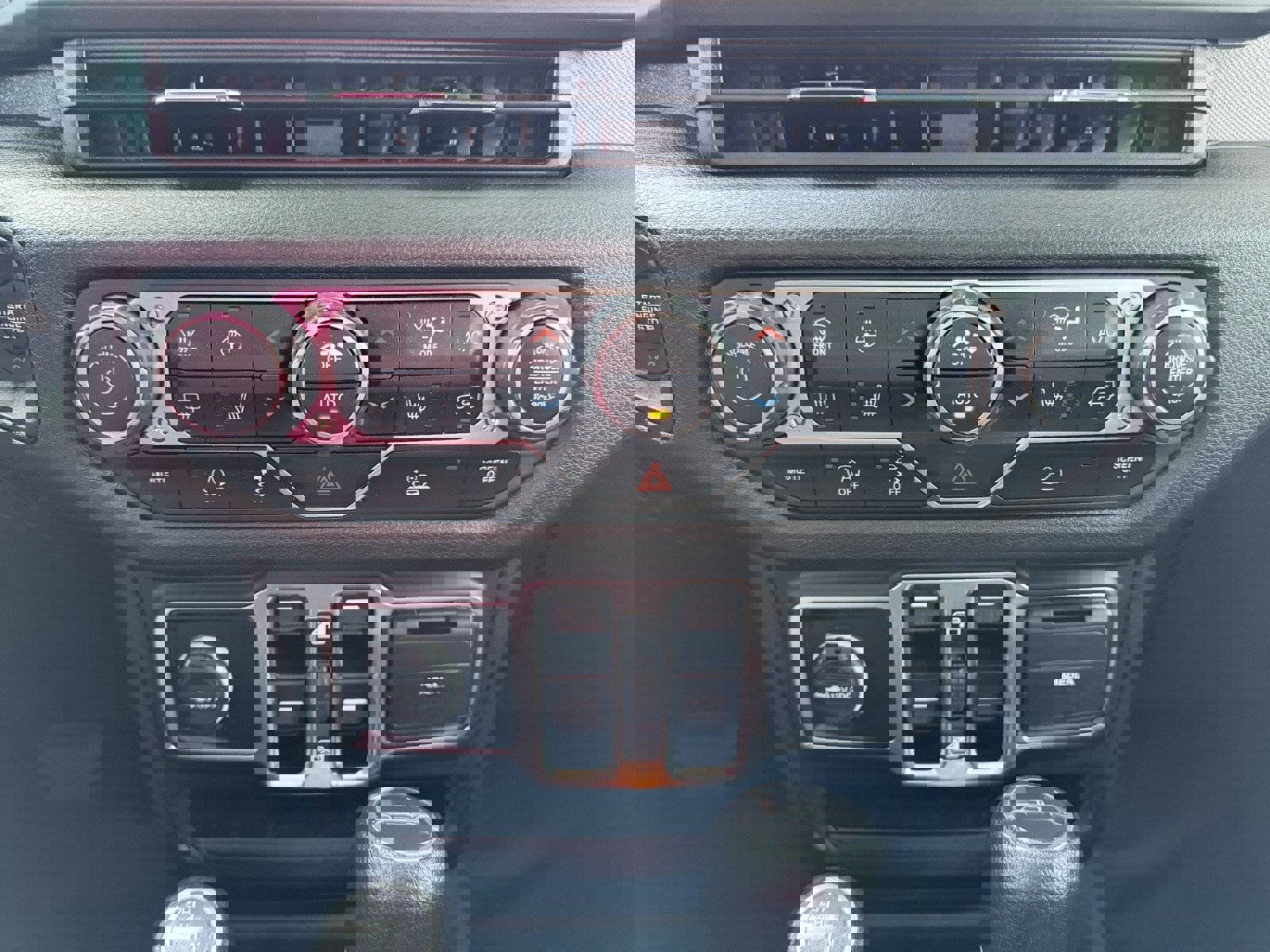 Used 2024 Jeep Gladiator Sport image 25