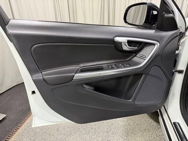 Used 2017 Volvo V60 T5 Cross Country w/ Convenience Package AWD/4WD image 18