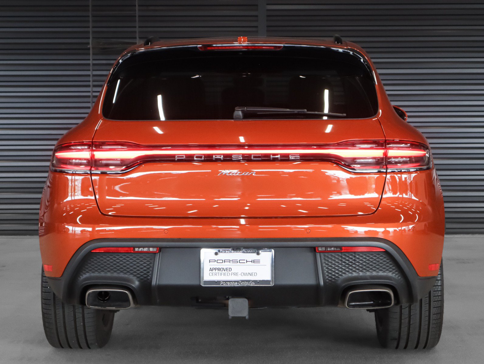 Certified 2024 Porsche Macan AWD/4WD image 9