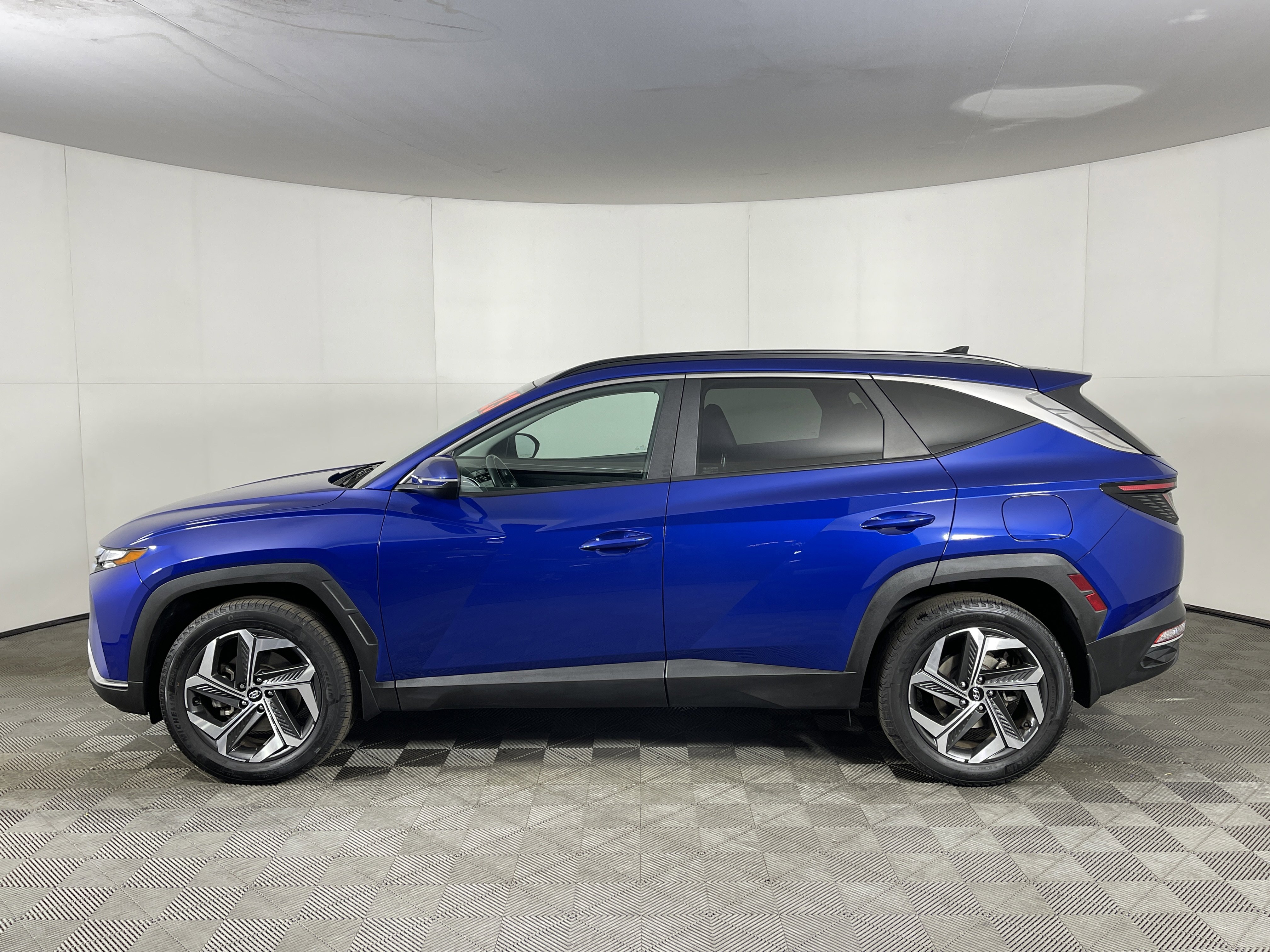 Used 2023 Hyundai Tucson SEL w/ Convenience Package image 3