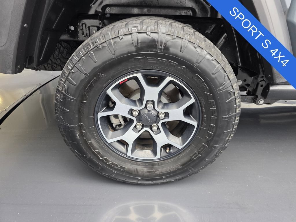 Used 2025 Jeep Gladiator Sport AWD/4WD image 15