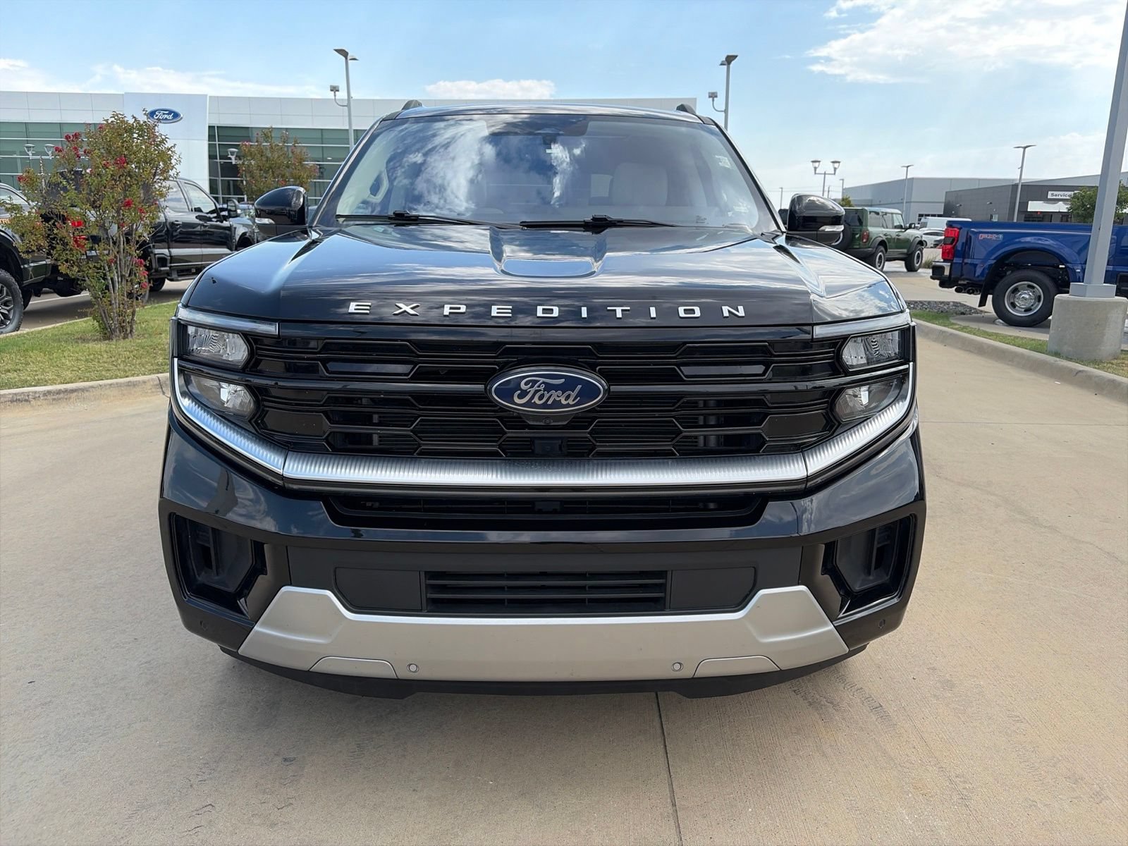 Used 2025 Ford Expedition Max Platinum AWD/4WD image 8