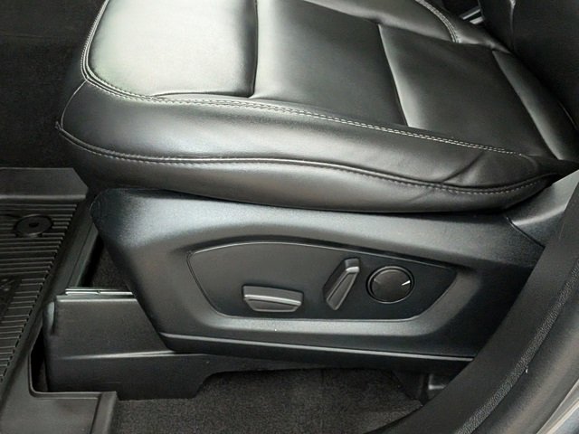 Used 2023 Ford Explorer XLT w/ Equipment Group 202A image 14