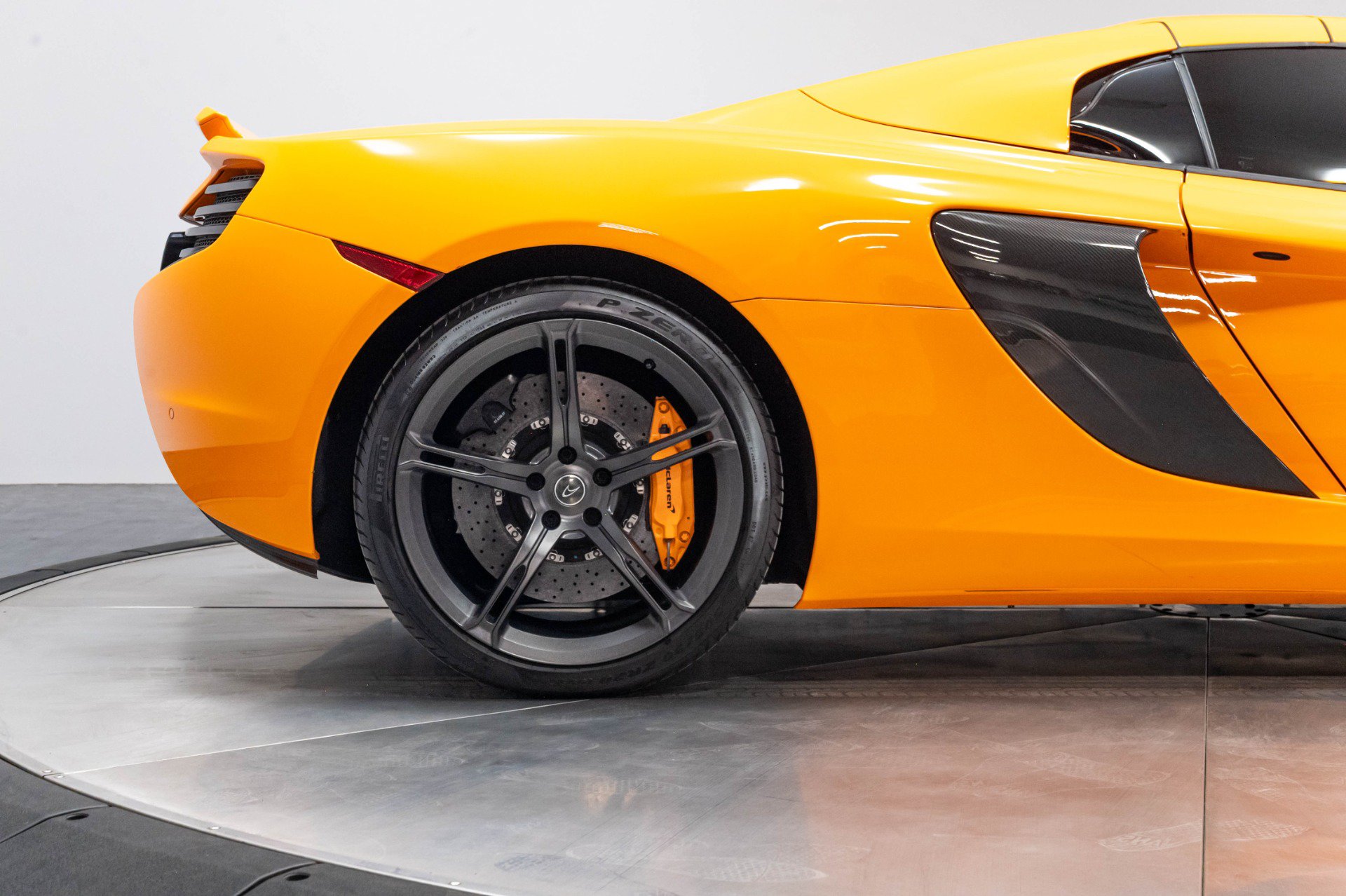 Used 2015 McLaren 650S Spider RWD image 27
