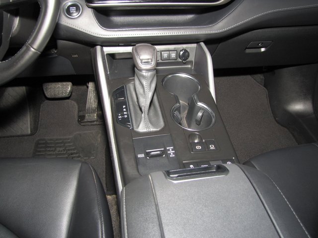 Used 2021 Toyota Highlander XLE image 16