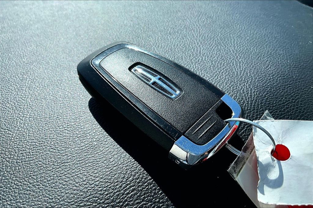Used 2023 Lincoln Corsair Reserve image 13