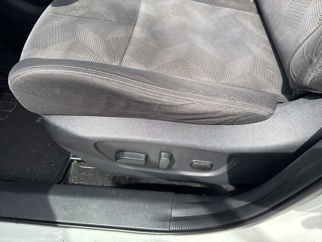 Used 2016 Nissan Rogue SV FWD image 28