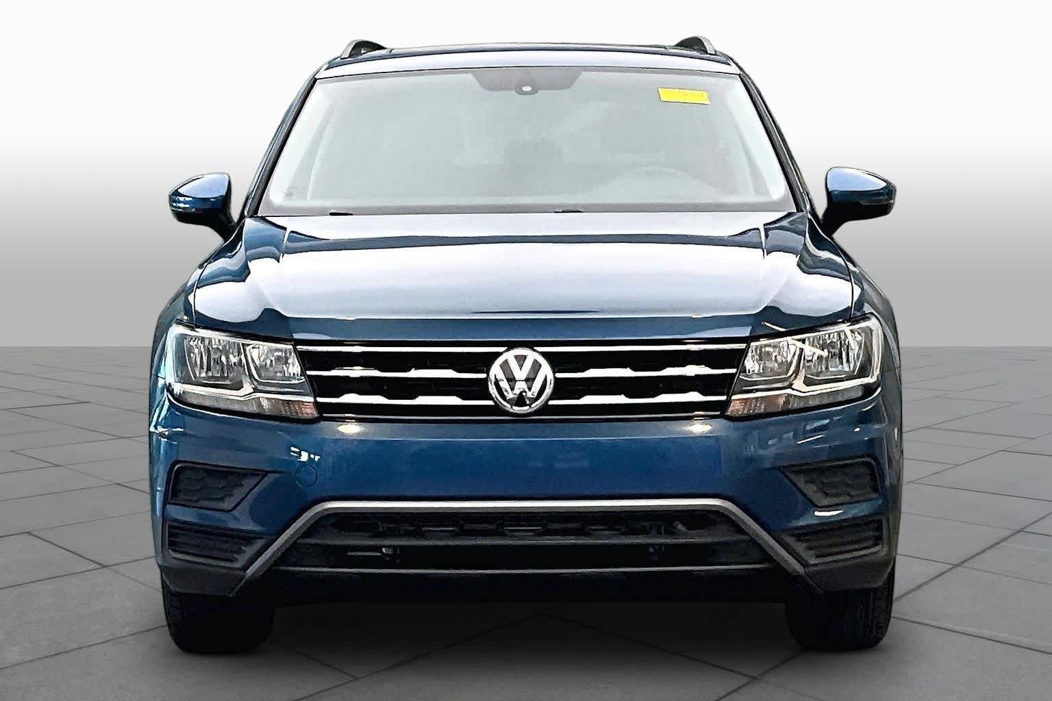 Used 2019 Volkswagen Tiguan SE w/ Panoramic Sunroof Package FWD image 4
