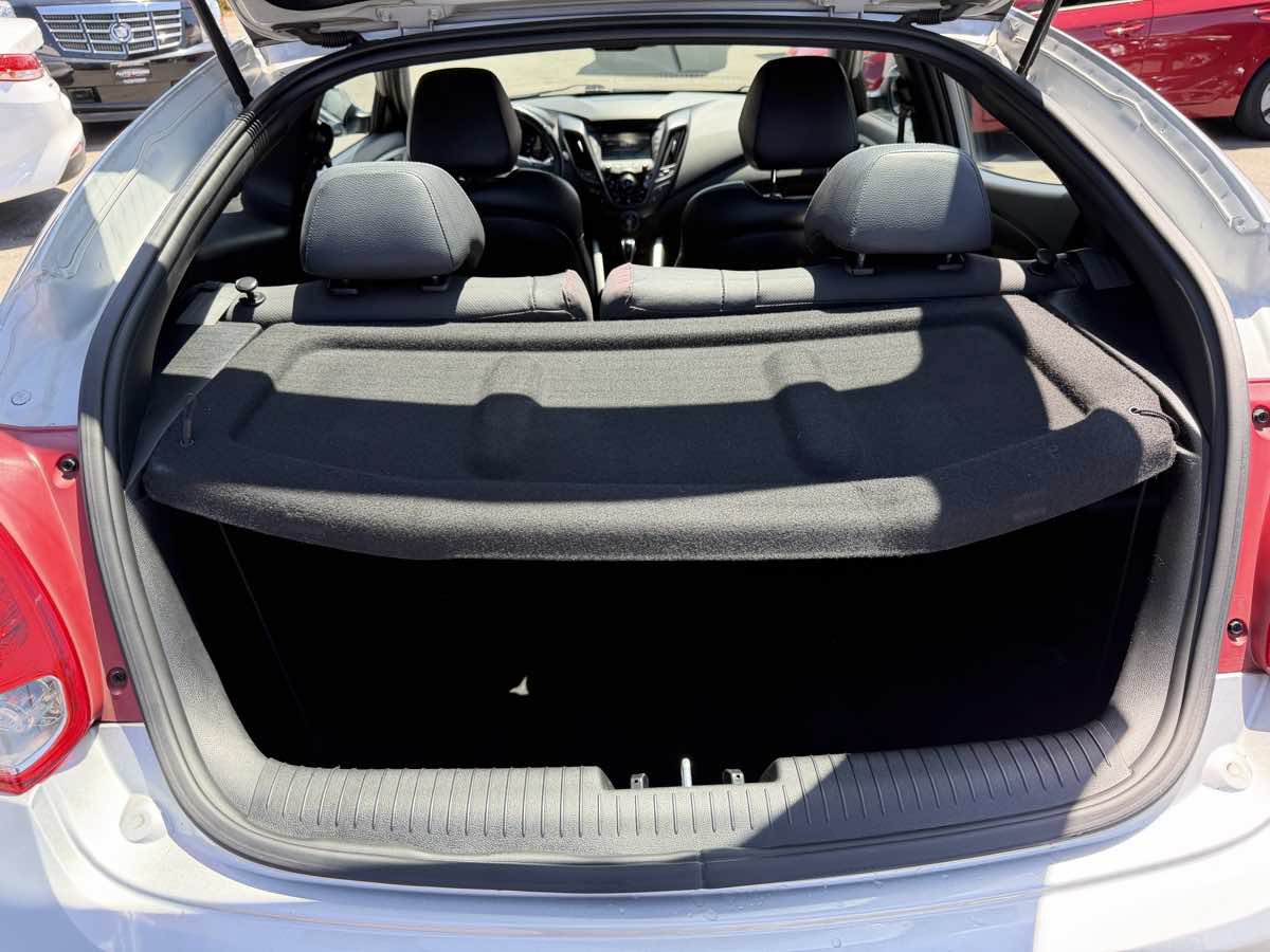 Used 2016 Hyundai Veloster Turbo FWD image 10