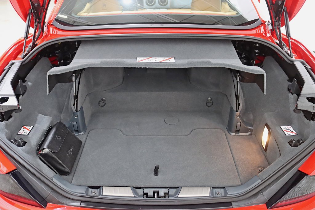 Used 2012 Ferrari California RWD image 29