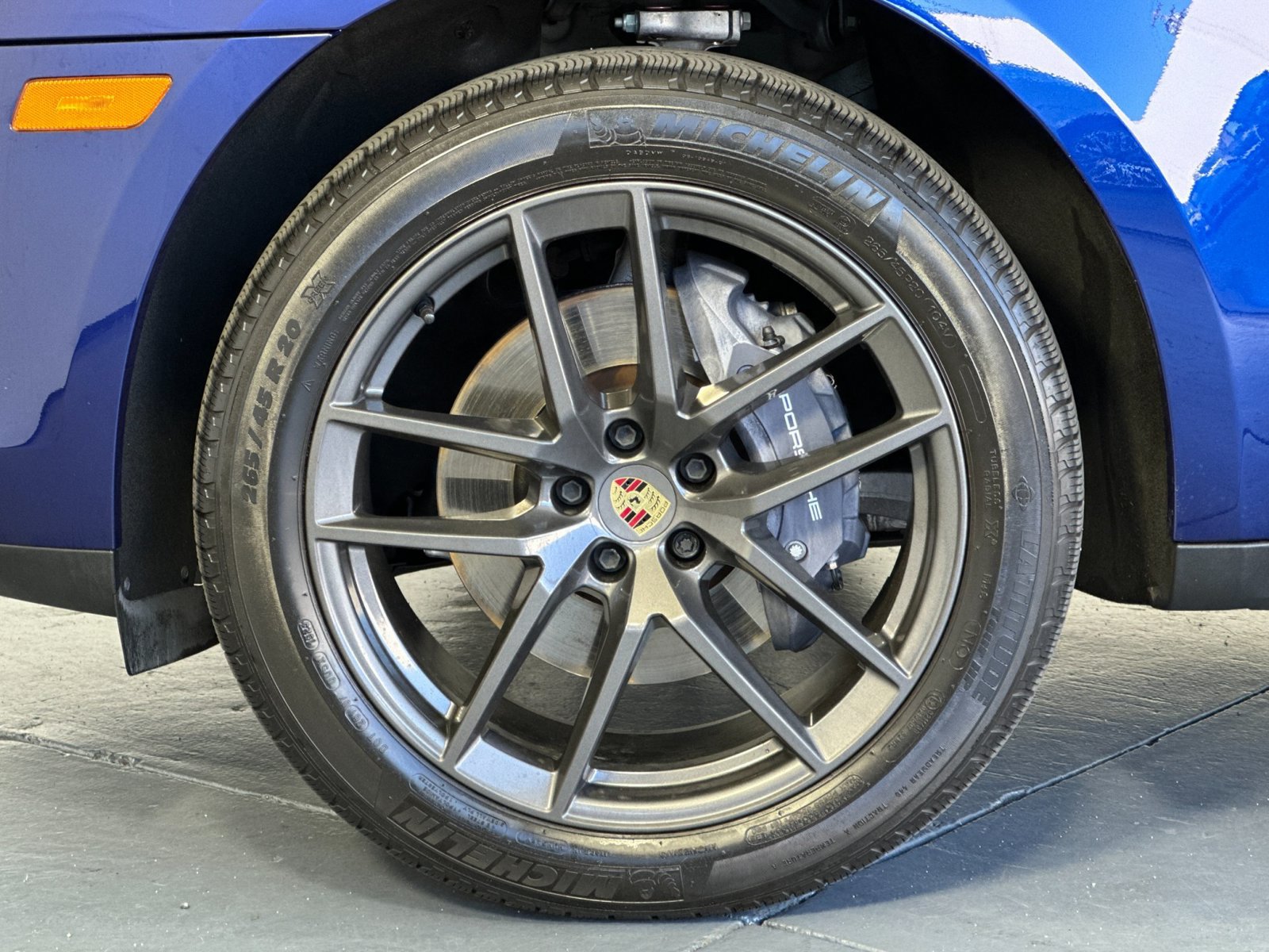 Certified 2023 Porsche Macan Turbo AWD/4WD image 32