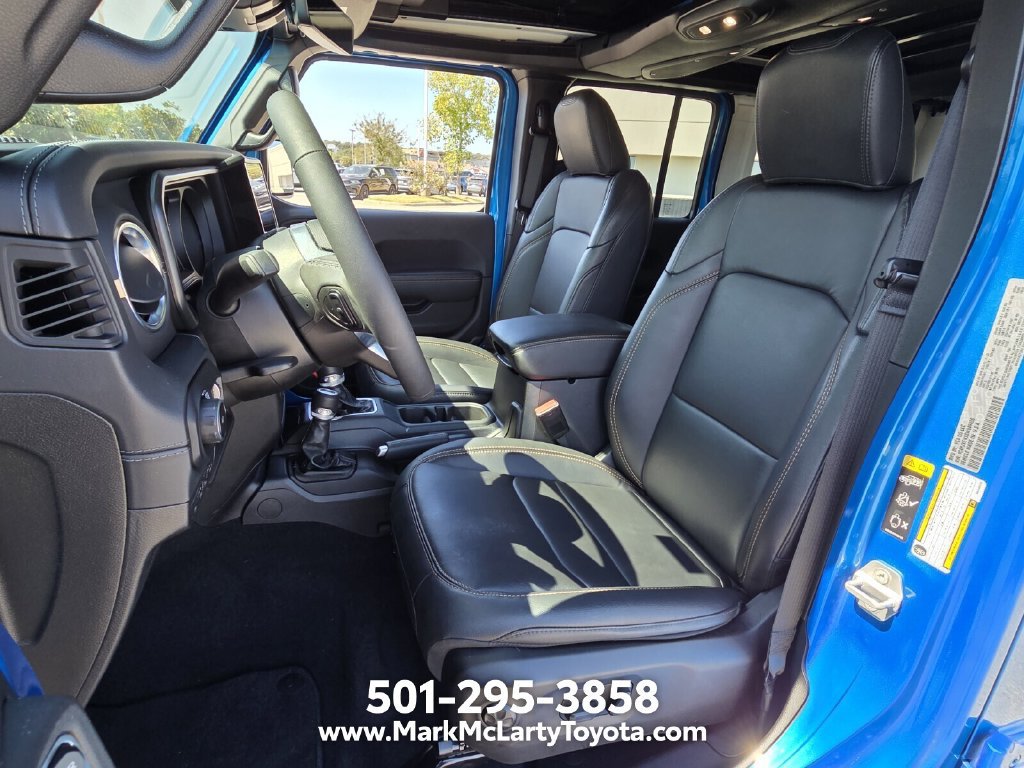 Used 2025 Jeep Wrangler Unlimited Sahara AWD/4WD image 9