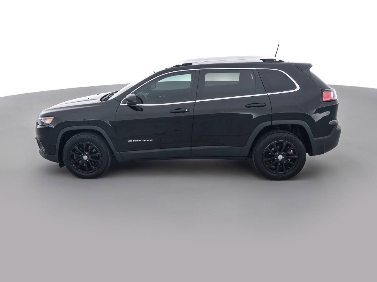 Used 2019 Jeep Cherokee Latitude Plus w/ Cold Weather Group FWD image 8