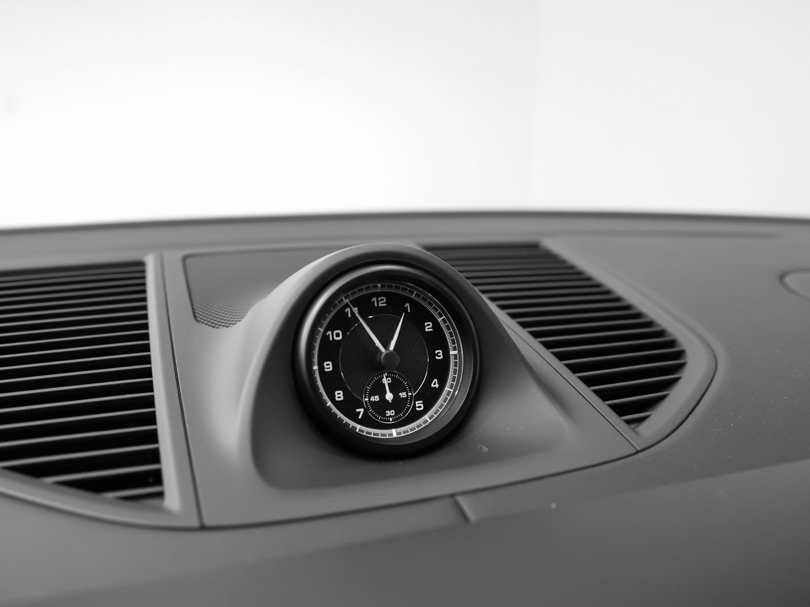Certified 2025 Porsche Macan image 35