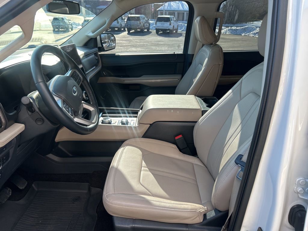 Used 2022 Ford Expedition Max Limited image 8