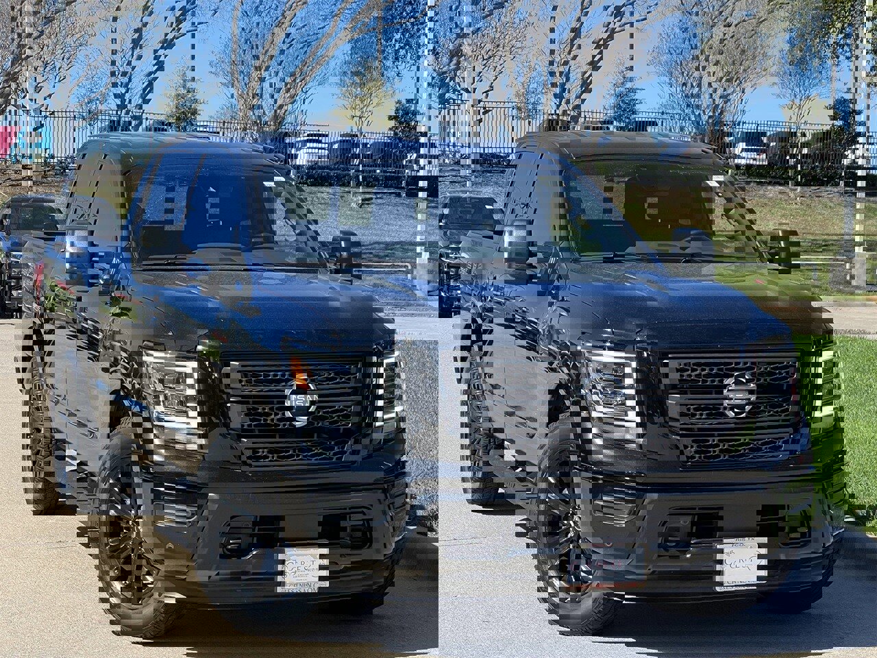 Used 2024 Nissan Titan SV w/ SV Convenience Package image 2