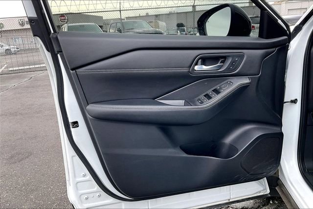 Used 2024 Nissan Rogue SL w/ SL Premium Package image 18